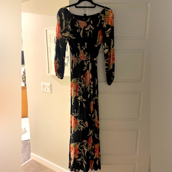 Billabong maxi dress can be worn on or off shoulders - Picture 2 of 4